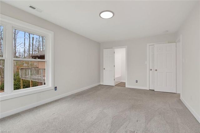 9032 Lady LN, Hayes, VA 23072