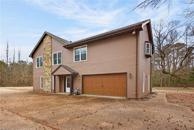 9032 Lady LN, Hayes, VA 23072