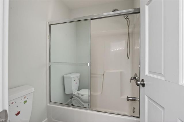 9032 Lady LN, Hayes, VA 23072