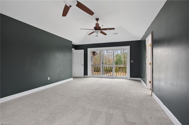 9032 Lady LN, Hayes, VA 23072