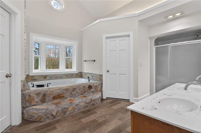 9032 Lady LN, Hayes, VA 23072