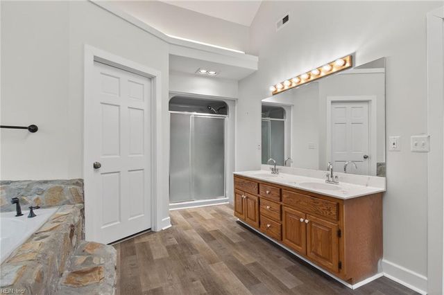 9032 Lady LN, Hayes, VA 23072