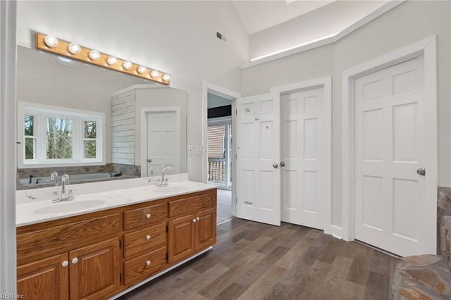 9032 Lady LN, Hayes, VA 23072