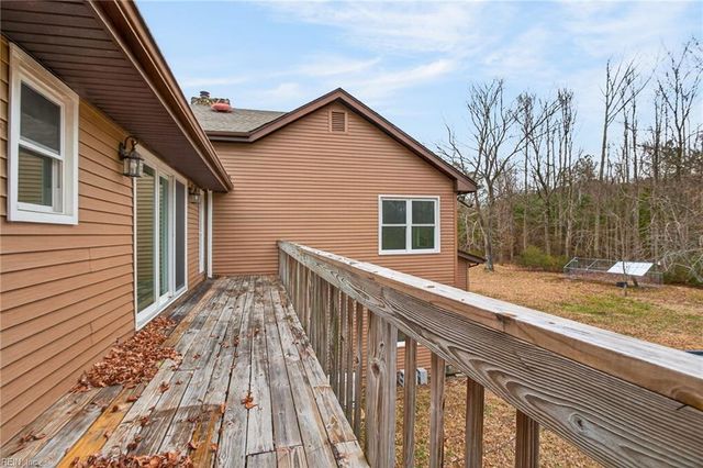 9032 Lady LN, Hayes, VA 23072