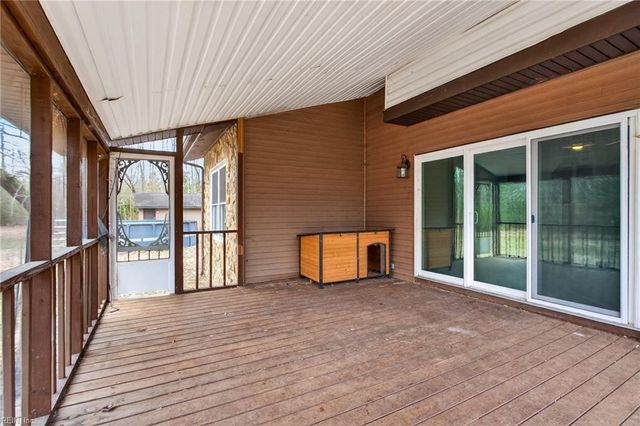 9032 Lady LN, Hayes, VA 23072