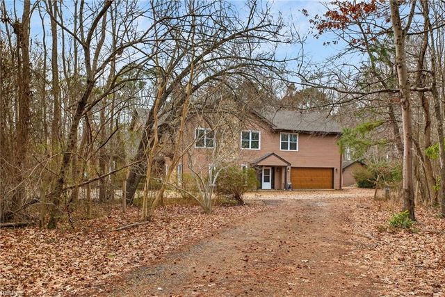 9032 Lady LN, Hayes, VA 23072