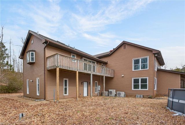 9032 Lady LN, Hayes, VA 23072