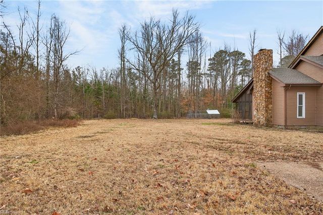 9032 Lady LN, Hayes, VA 23072