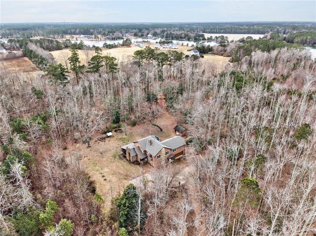 9032 Lady LN, Hayes, VA 23072