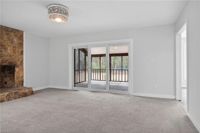 9032 Lady LN, Hayes, VA 23072