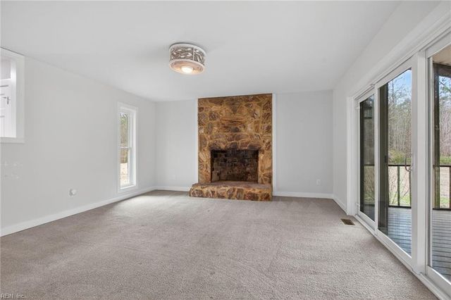 9032 Lady LN, Hayes, VA 23072