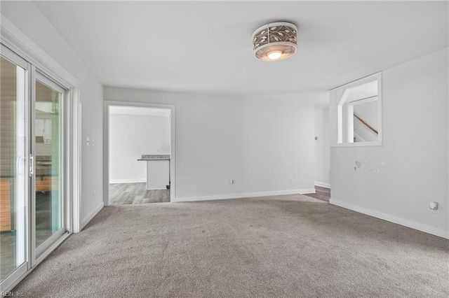 9032 Lady LN, Hayes, VA 23072