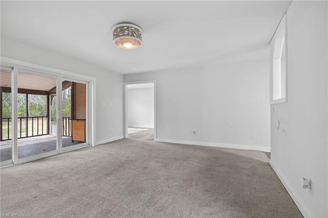 9032 Lady LN, Hayes, VA 23072