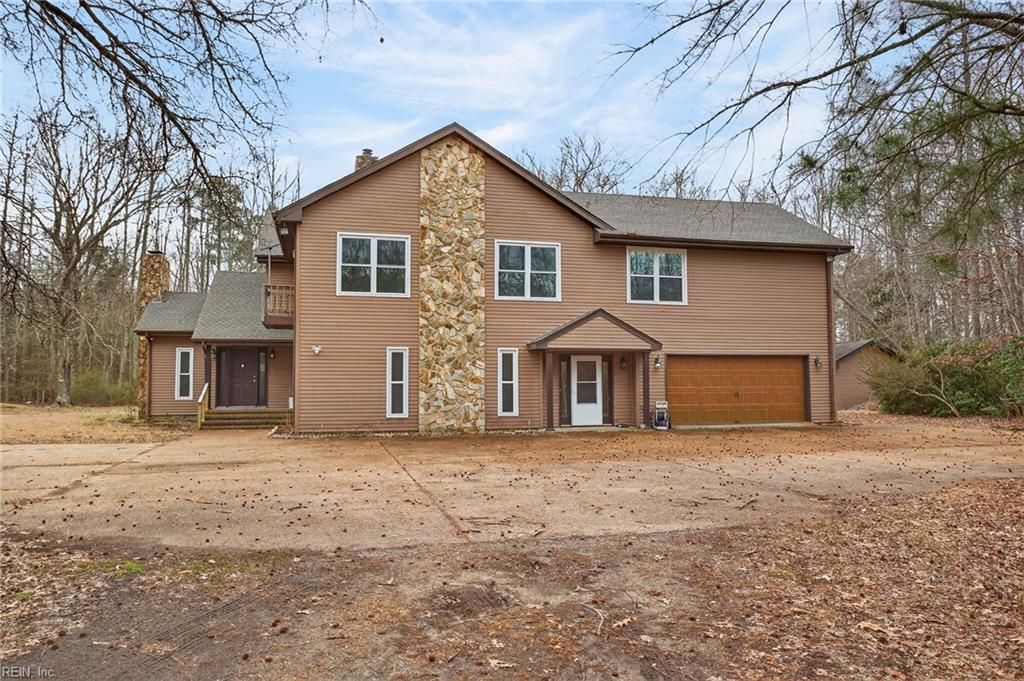 9032 Lady LN, Hayes, VA 23072