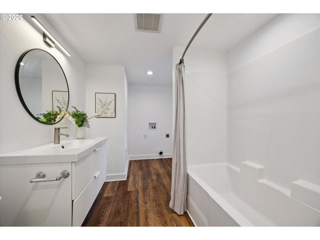 4563 Ne 47th Ave 1, Portland, OR 97218