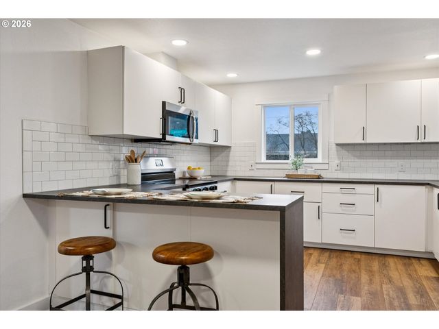 4563 Ne 47th Ave 1, Portland, OR 97218