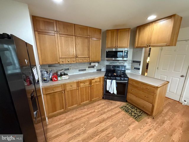 521 NORTHERN SPY DR, Linden, VA 22642