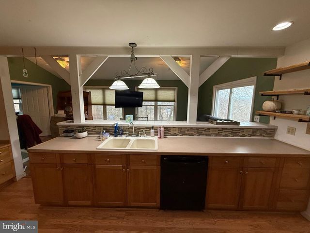 521 NORTHERN SPY DR, Linden, VA 22642