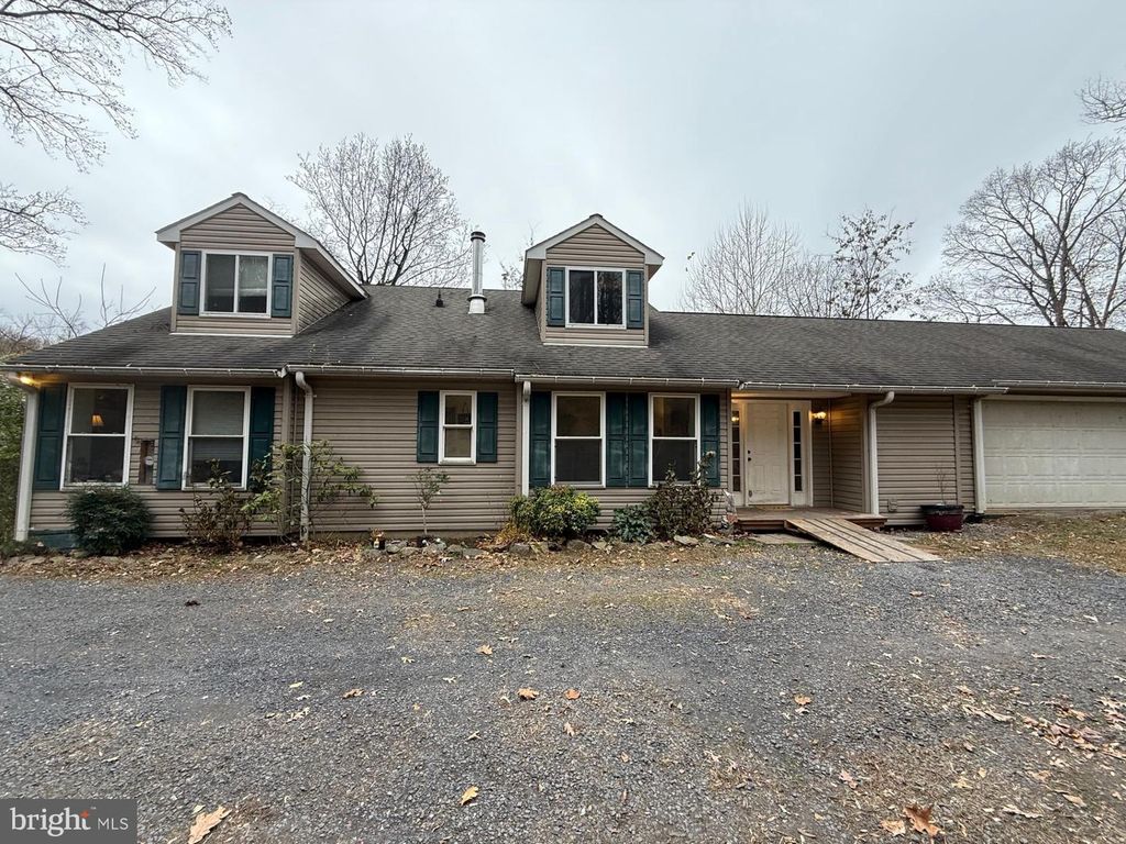 521 NORTHERN SPY DR, Linden, VA 22642