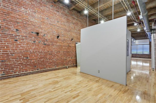 306 W 7 Street 203, Kansas City, MO 64105