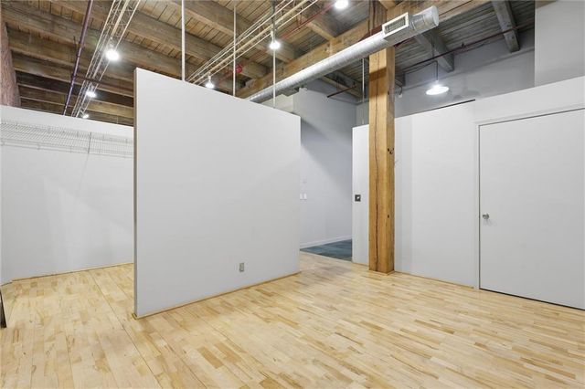 306 W 7 Street 203, Kansas City, MO 64105