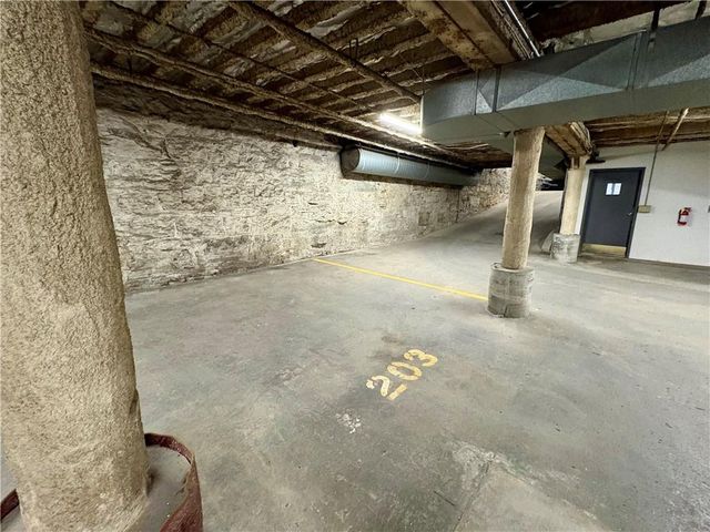 306 W 7 Street 203, Kansas City, MO 64105