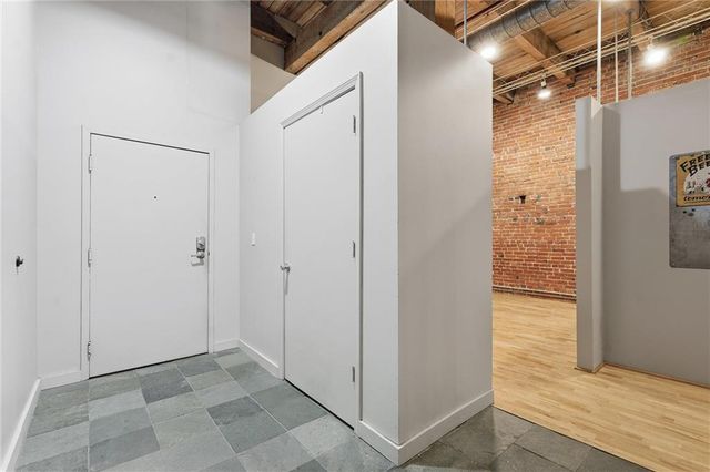 306 W 7 Street 203, Kansas City, MO 64105