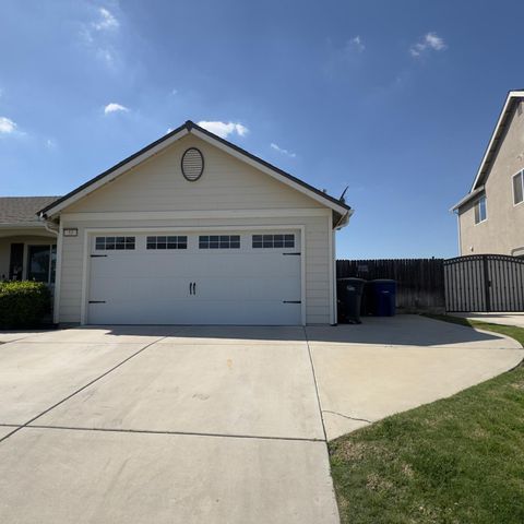 53 Dalton Avenue, Sanger, CA 93657