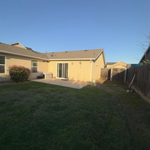 53 Dalton Avenue, Sanger, CA 93657