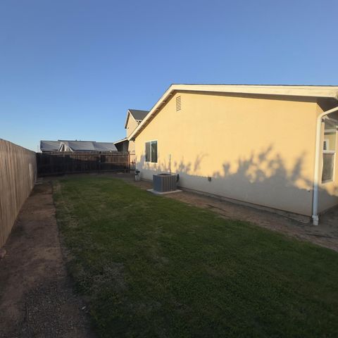 53 Dalton Avenue, Sanger, CA 93657