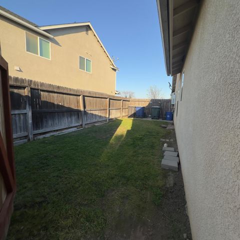 53 Dalton Avenue, Sanger, CA 93657