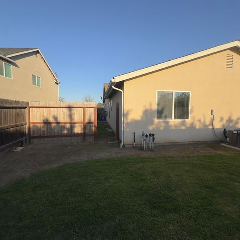 53 Dalton Avenue, Sanger, CA 93657