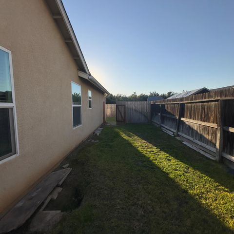 53 Dalton Avenue, Sanger, CA 93657