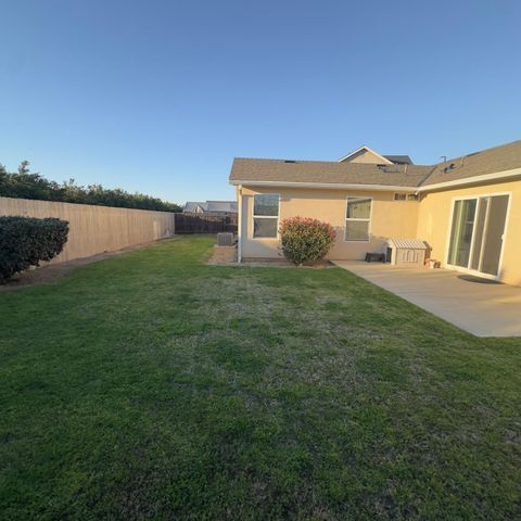 53 Dalton Avenue, Sanger, CA 93657