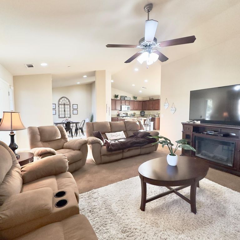 Image 16 of property listing at 53 Dalton Avenue, Sanger, CA 93657