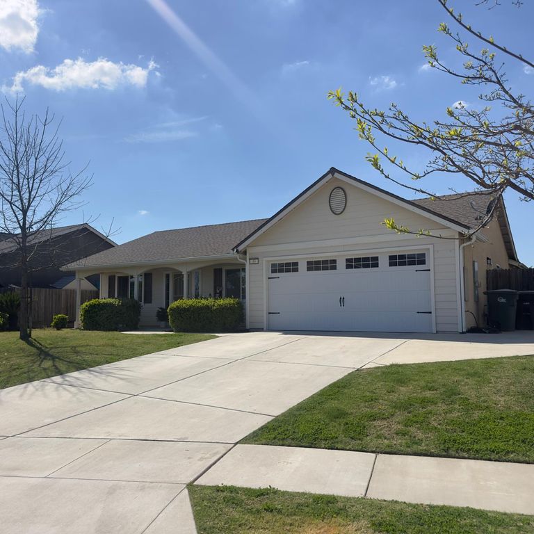 Image 2 of property listing at 53 Dalton Avenue, Sanger, CA 93657