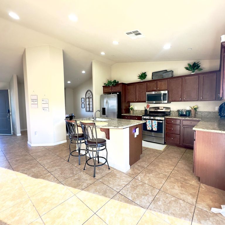 Image 20 of property listing at 53 Dalton Avenue, Sanger, CA 93657