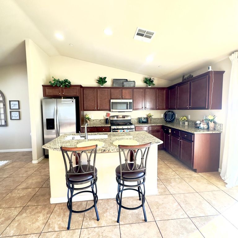 Image 21 of property listing at 53 Dalton Avenue, Sanger, CA 93657
