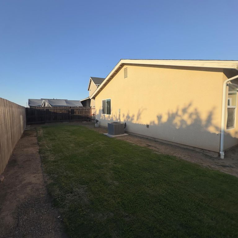 Image 69 of property listing at 53 Dalton Avenue, Sanger, CA 93657