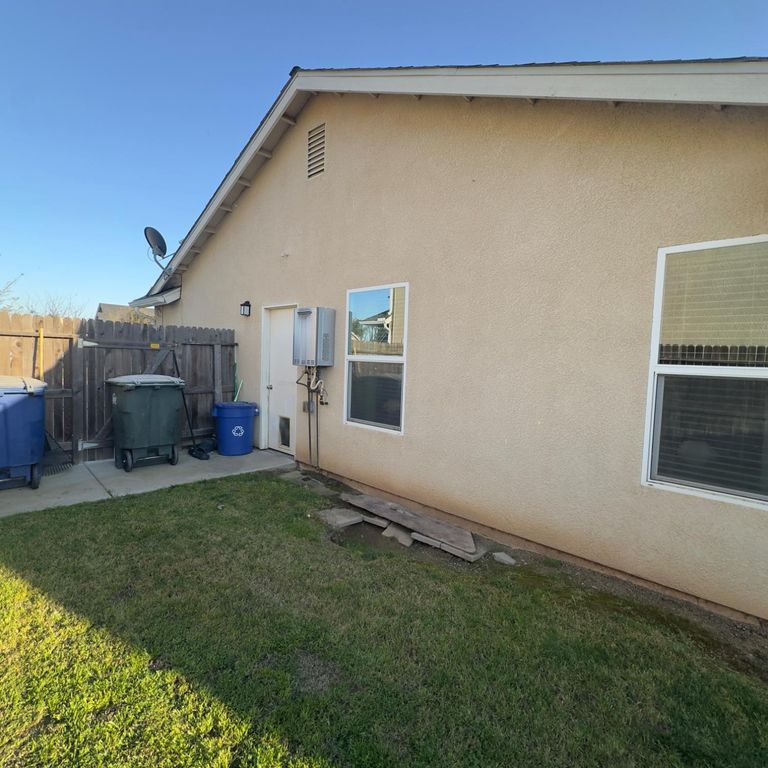 Image 73 of property listing at 53 Dalton Avenue, Sanger, CA 93657