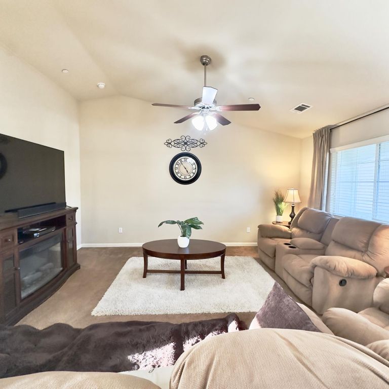 Image 9 of property listing at 53 Dalton Avenue, Sanger, CA 93657