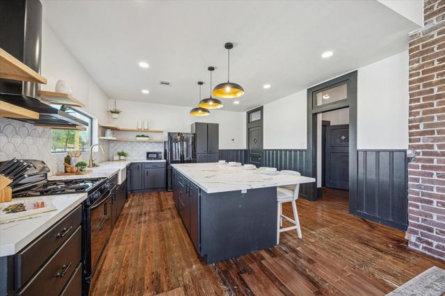 1920 Fulton Street, Houston, TX 77009