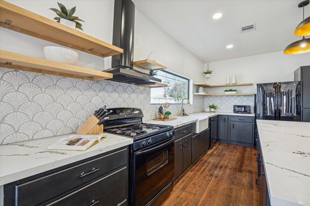 1920 Fulton Street, Houston, TX 77009