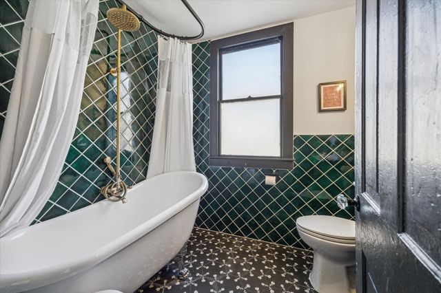 1920 Fulton Street, Houston, TX 77009