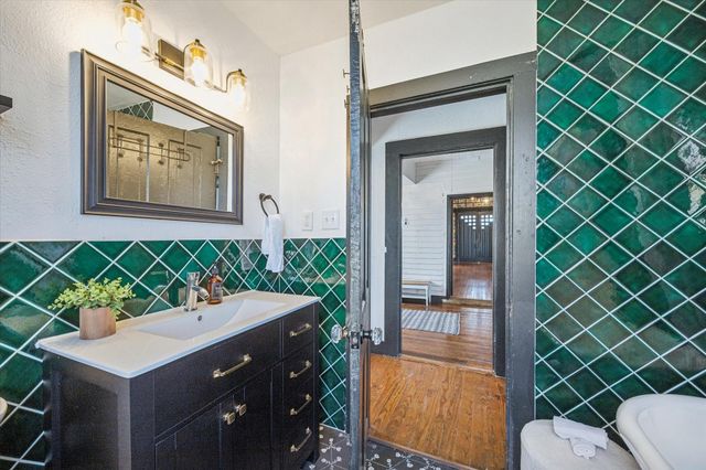 1920 Fulton Street, Houston, TX 77009