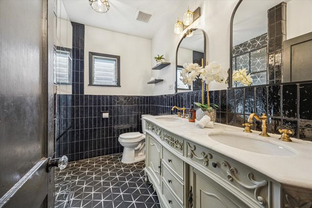 1920 Fulton Street, Houston, TX 77009