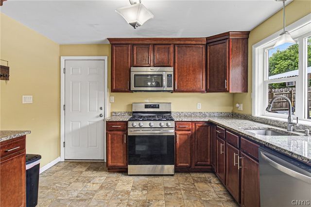 37 Taber Road, New Hartford, NY 13413