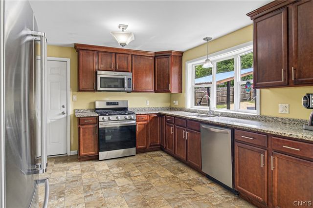 37 Taber Road, New Hartford, NY 13413