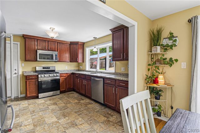 37 Taber Road, New Hartford, NY 13413