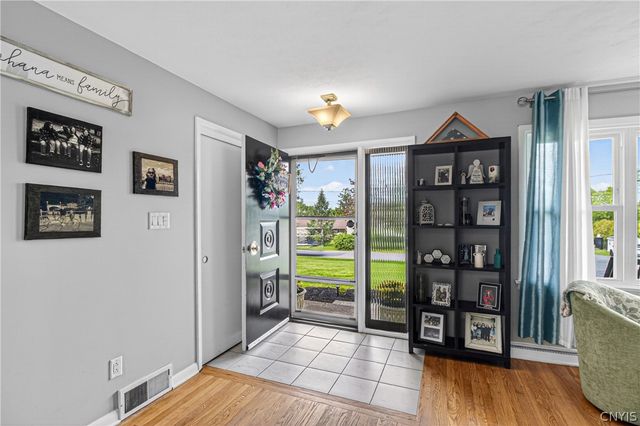 37 Taber Road, New Hartford, NY 13413
